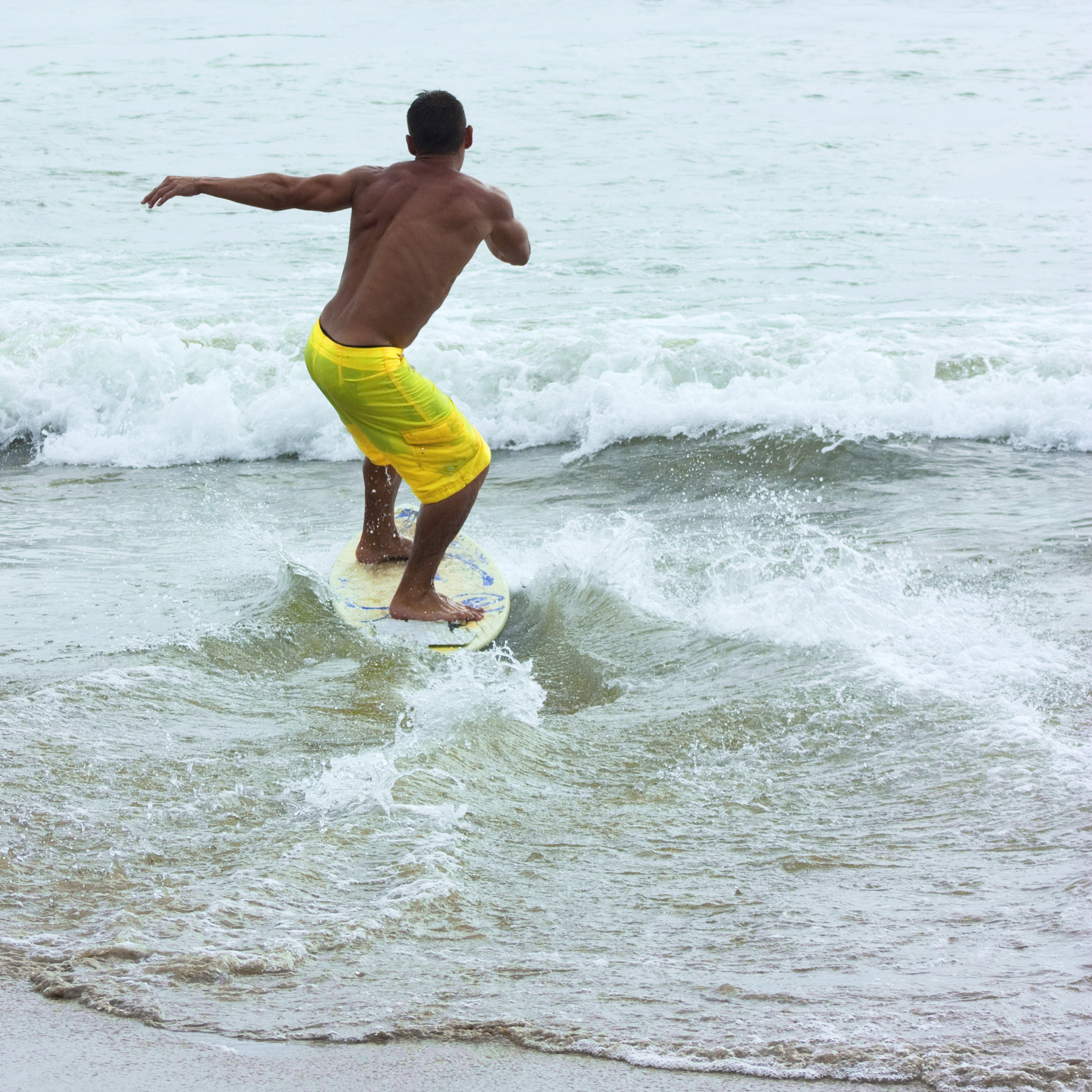 Surfear en Montañita - Ecuador Gran Viaje Ecuador a tu alcance